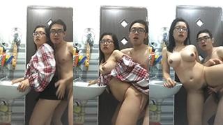 Doggy Berdiri Di Rumah Pacar